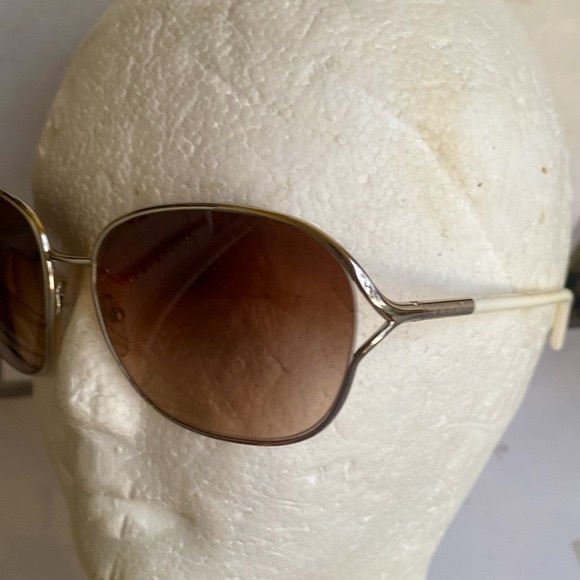 Prada vintage sunglasses 😎 with case made in Italy white temples silver frame - Picture 7 of 16